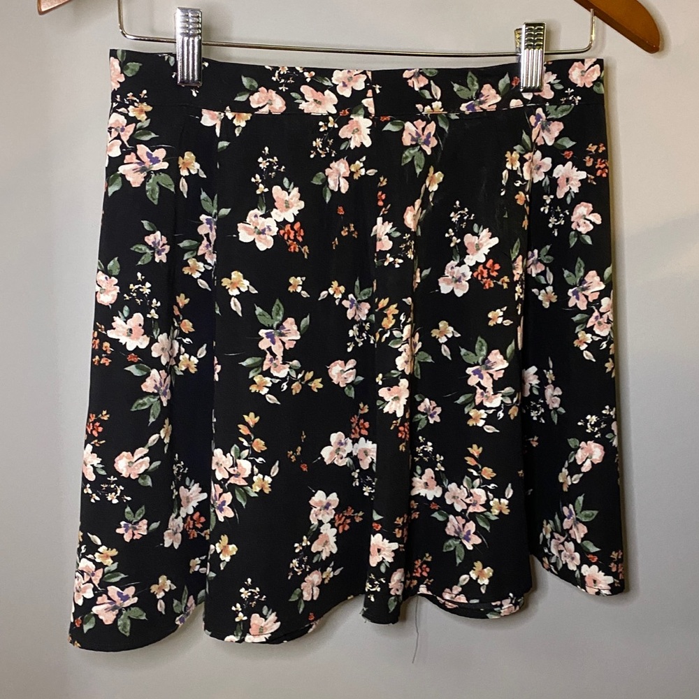 Forever 21 Floral Skater Skirt Size Medium
